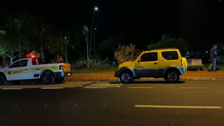 Motociclistas ficam gravemente feridos após acidente em avenida de Ribeirão Preto