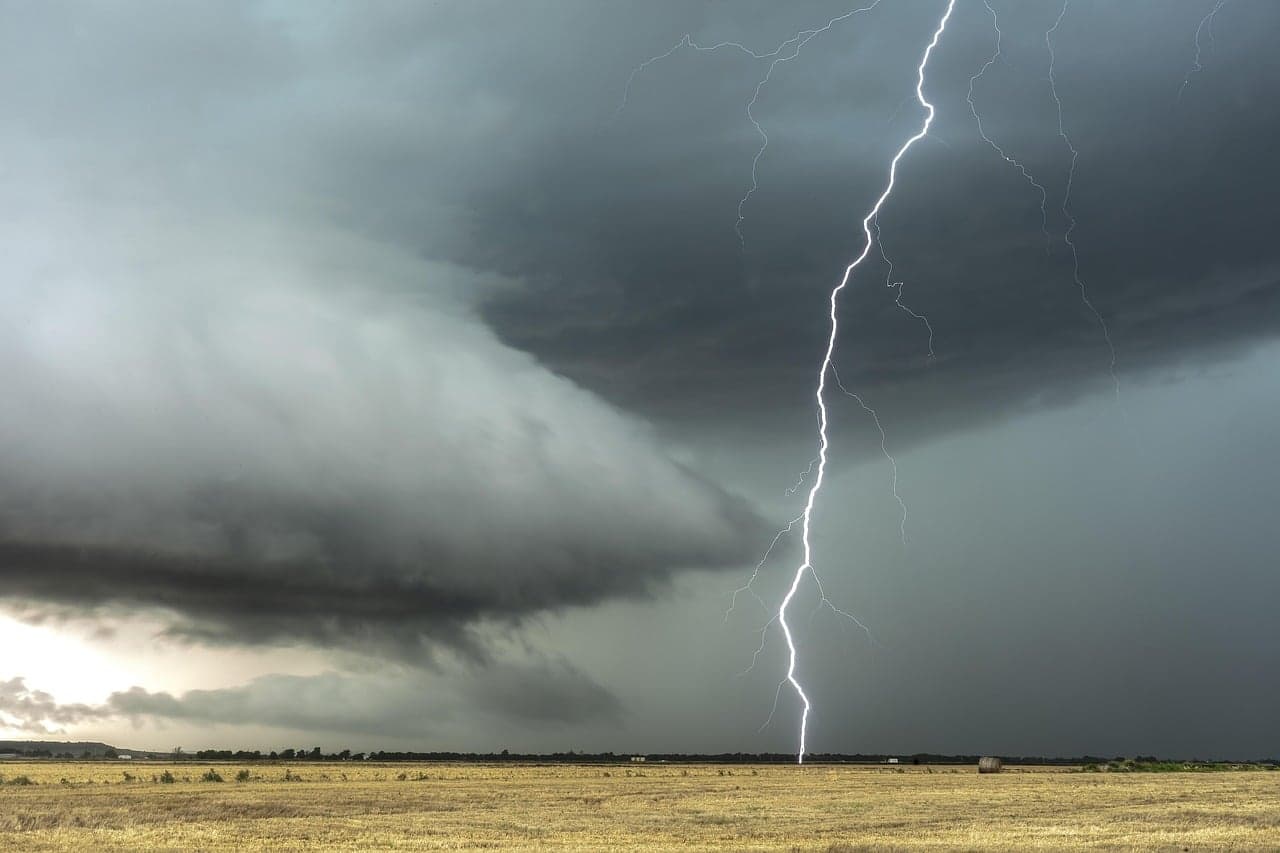 Frente fria deve trazer temporais e ventania de 70 km/h para este sábado