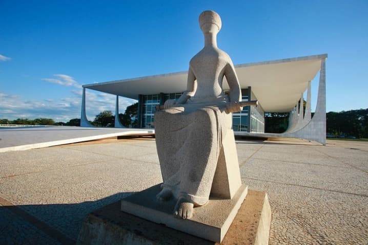 A corrupção que protege todas as outras