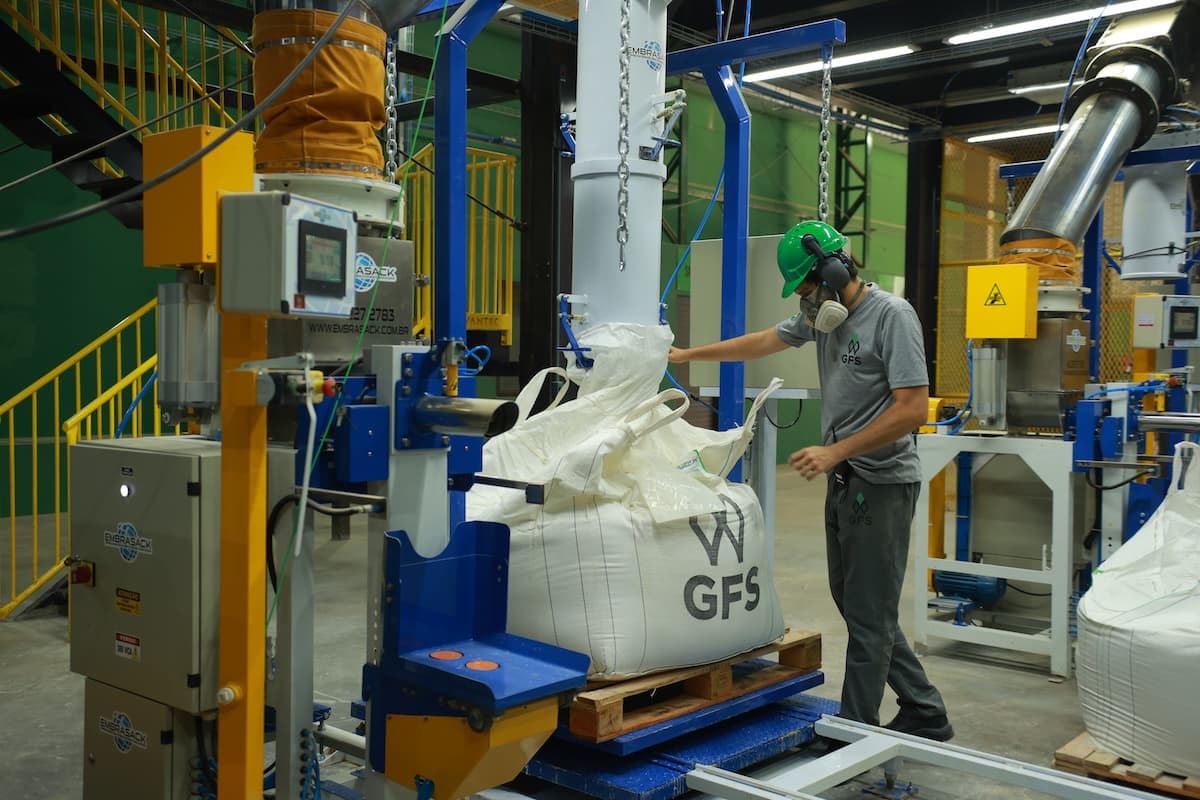 Tecnologia brasileira reduz uso de fosfato em rações e ganha escala industrial no PR