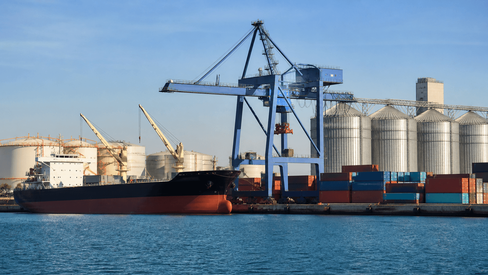 Petróleo lidera avanço do superávit comercial brasileiro em 2026, diz Icomex