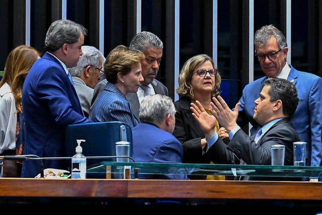 Governo e oposição travam disputa sobre votação do fim da escala 6×1