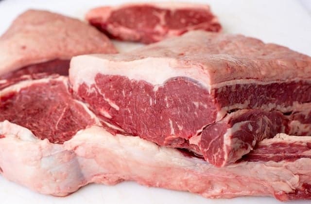 Excedente da cota uruguaia de carne ao Brasil terá efeito apenas em 2027, considera Abiec