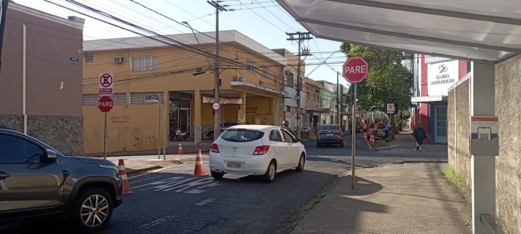 Após duas batidas em 4 dias, RP Mobi reforça sinalização em cruzamento no Centro