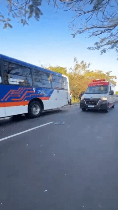 Motociclista fica ferido em acidente com ônibus em Ribeirão Preto
