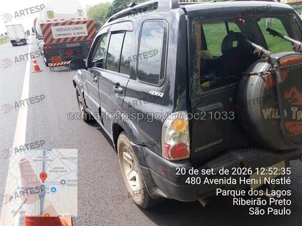 Engavetamento envolve 2 caminhões e 1 carro na Anhanguera