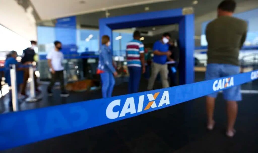 Caixa entra em greve nacional por tempo indeterminado; veja como ficam os atendimentos