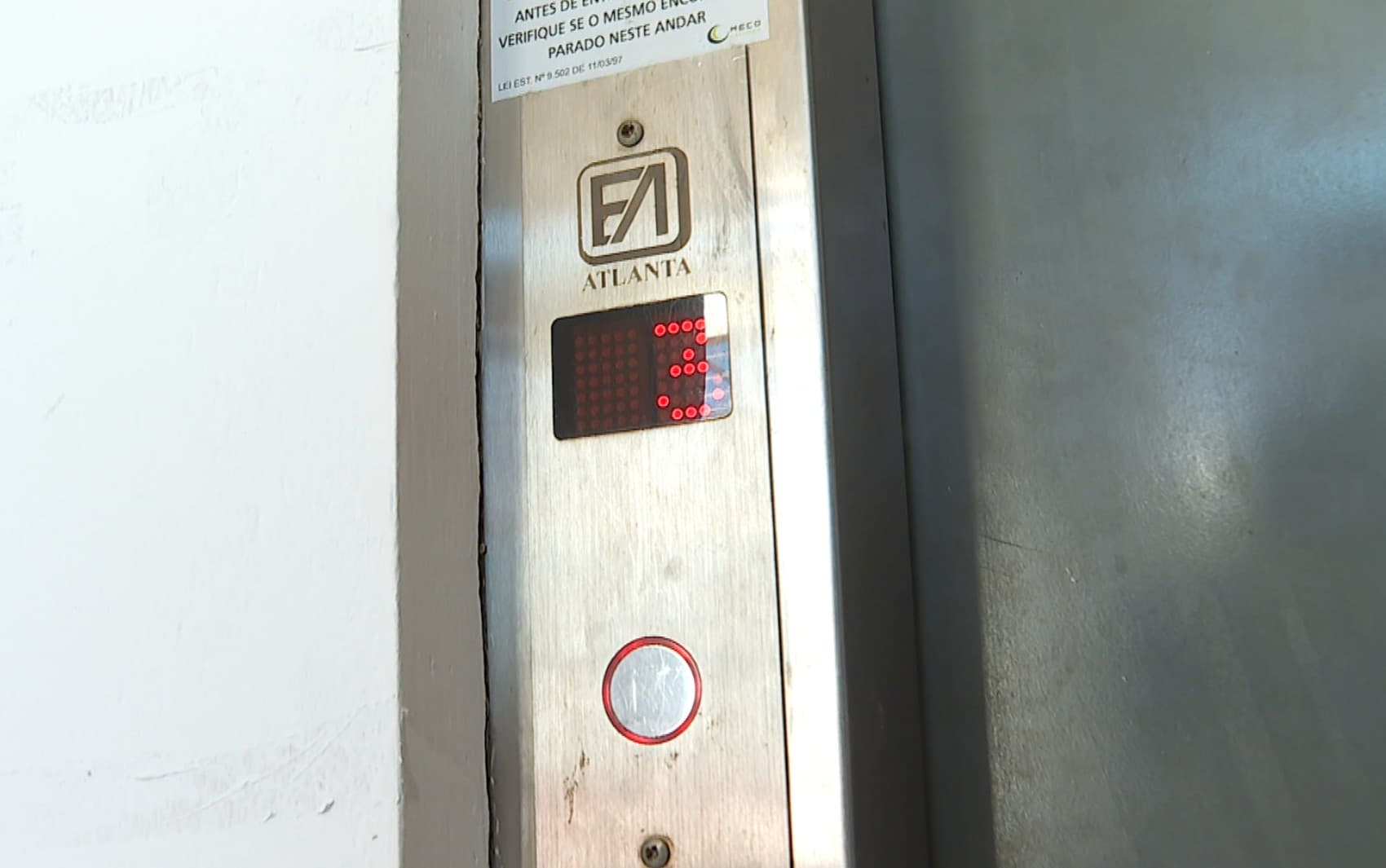 Secretário nega histórico de panes em elevador no monumento ao Cristo após família ficar presa em Sertãozinho, SP