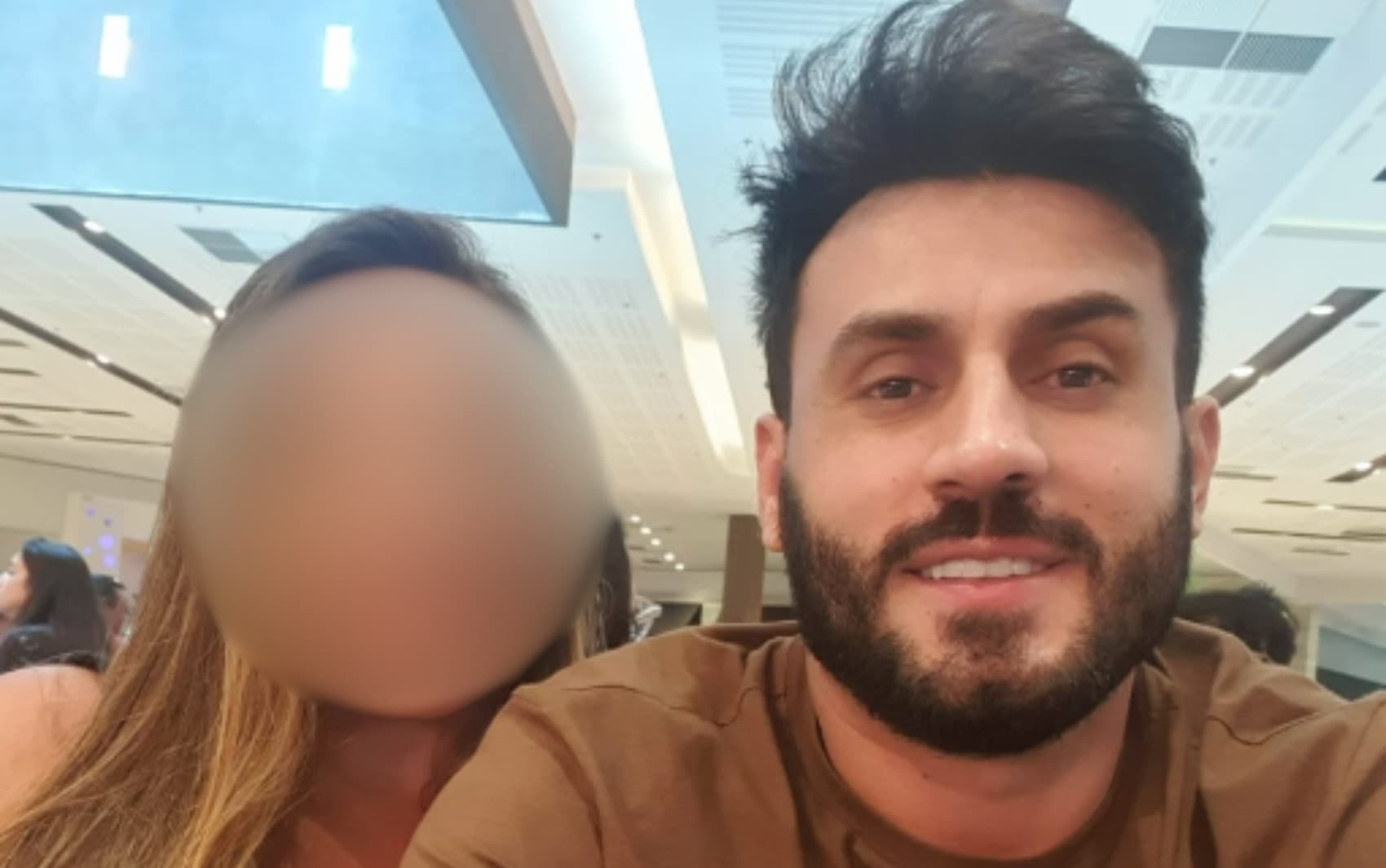 Pai do 'golpista do amor' relata uso de nomes falsos e diz que tentou ajudar filho várias vezes: 'Fez muita coisa errada'
