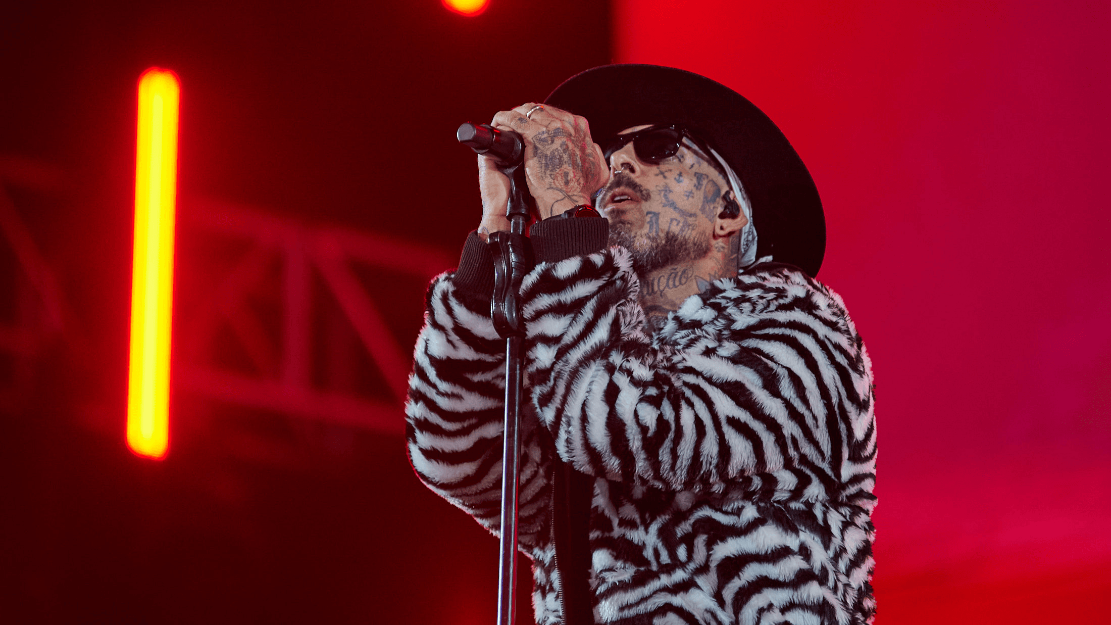 Detonautas estreia turnê no João Rock, alerta sobre vício em redes sociais e fomenta abraço coletivo