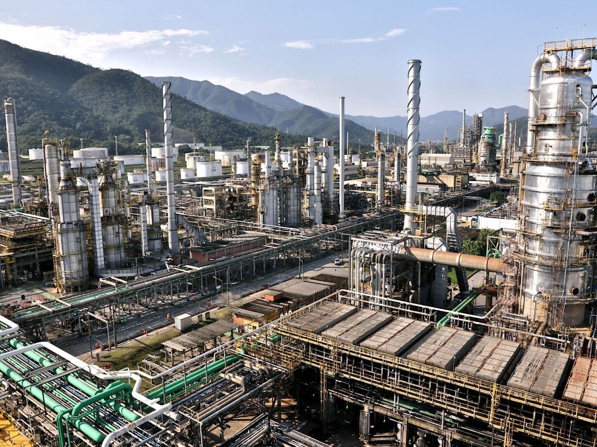 Petrobras aprova US$ 1,2 bi para produzir combustível para aviação e diesel renovável em SP