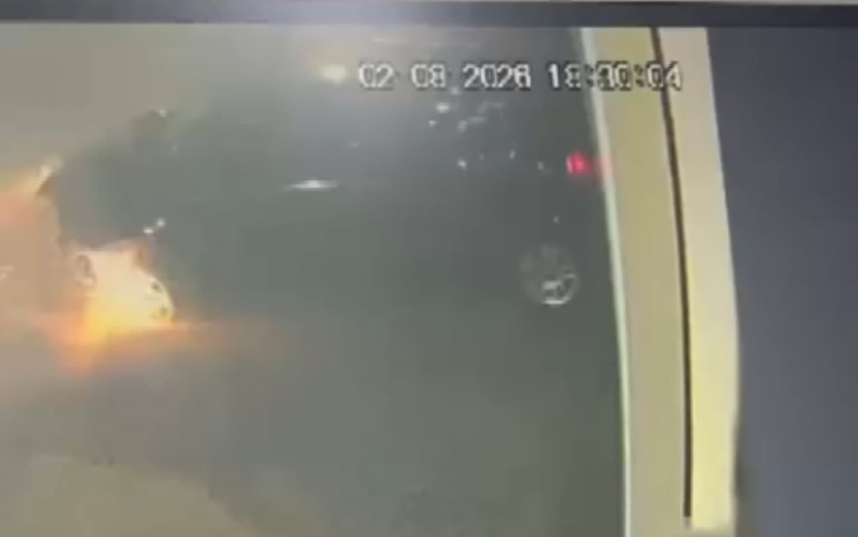 Carro invade casa e assusta moradores nos Campos Elíseos, em Ribeirão Preto, SP; VÍDEO