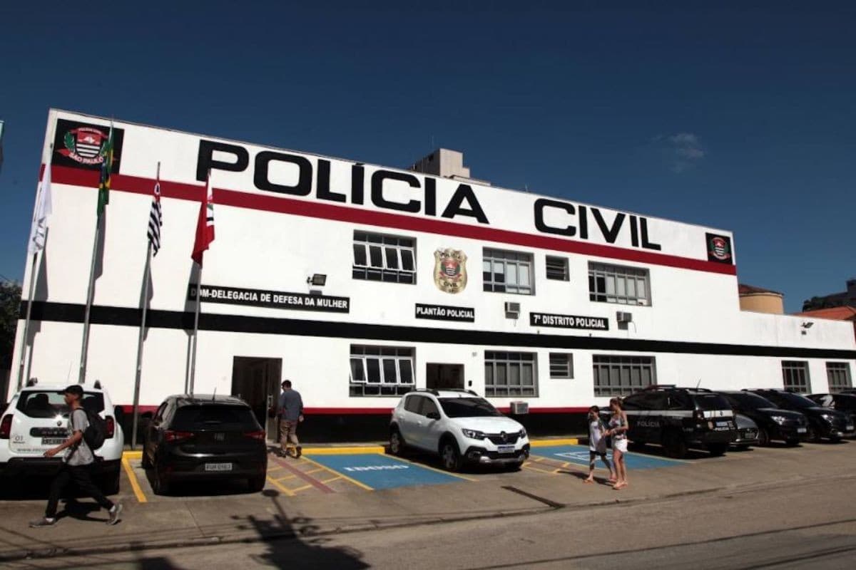 Feto é encontrado ao lado de lixeira no litoral de SP
