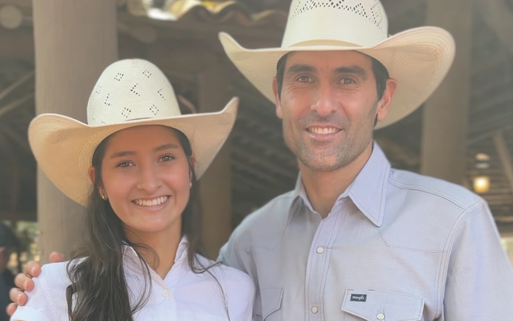 Tricampeão mundial da montaria em touros, Silvano Alves se emociona ao ver filha competir na arena de Barretos