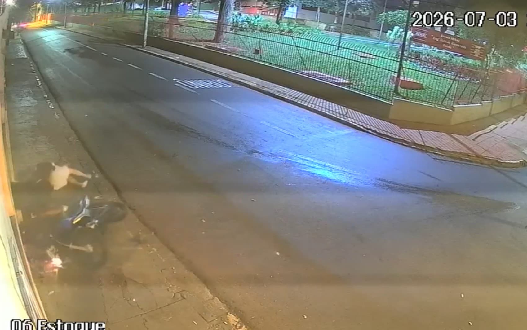 Jovem morre após derrapar com moto em avenida em Ribeirão Preto, SP; VÍDEO