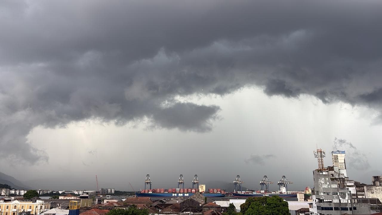 Litoral de SP e Vale do Ribeira têm alerta de chuva forte e ventos de até 100 km/h