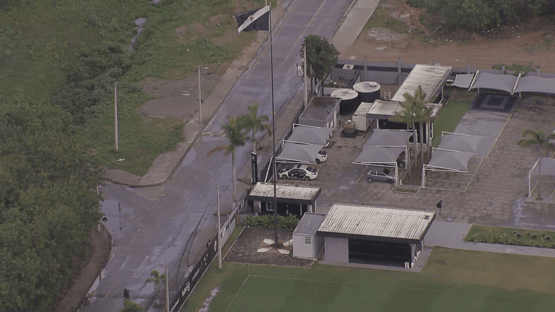 David Corrêa, jogador do Vasco, é alvo de buscas em investigação sobre tráfico de armas e drogas; atleta do Santos é preso em SP