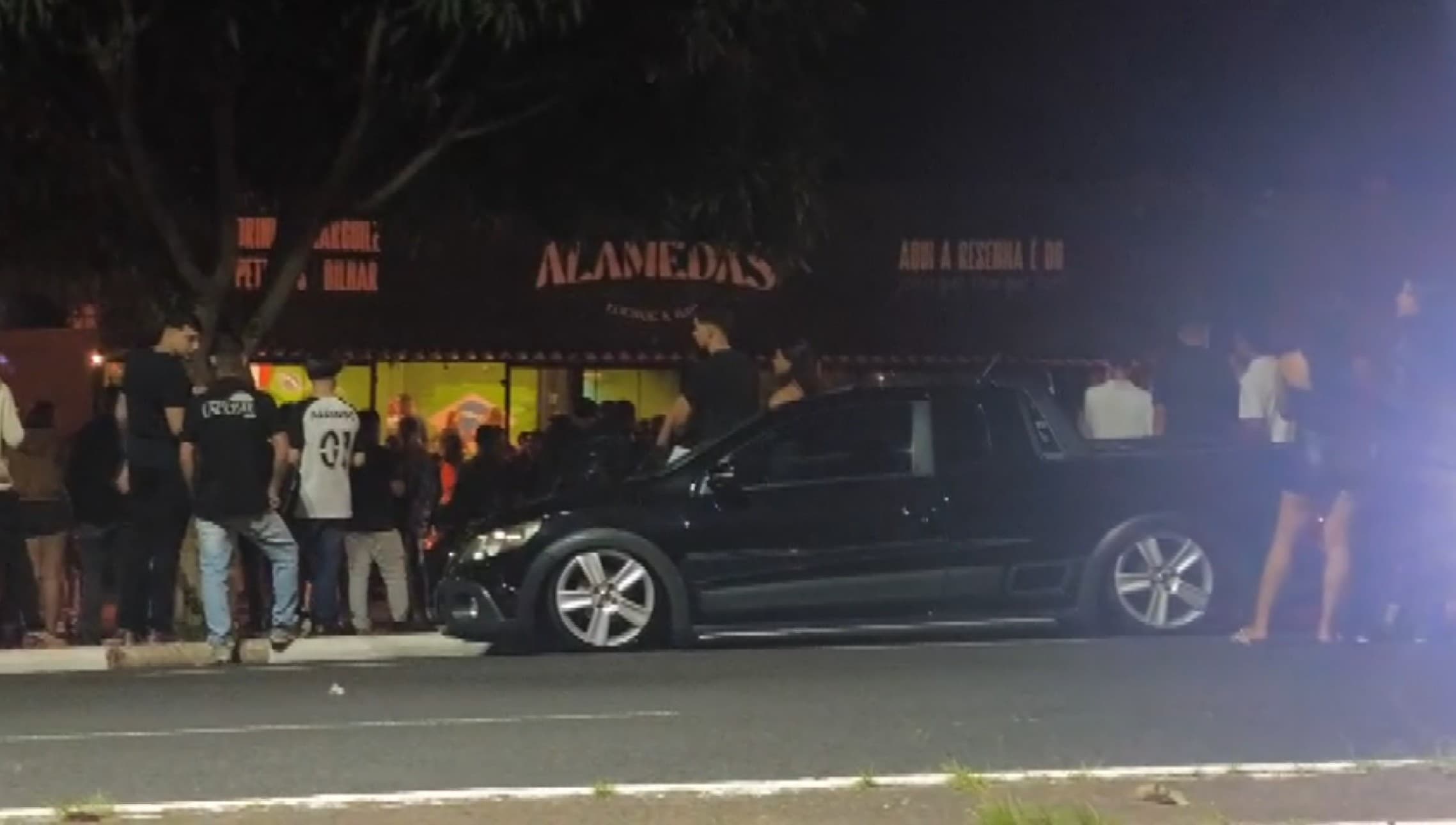 Som alto, rachas e sujeira: moradores relatam transtornos nas madrugadas perto de bar em Franca, SP